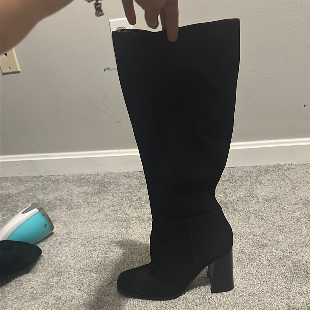 Nine West Black Heeled Boots Classic Suede Design